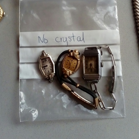 Bundle of 38 watches/AS IS - Picture 5 of 8